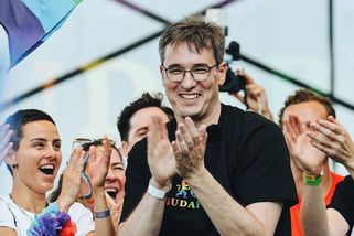 Maďarští prokurátoři stáhli obvinění proti starostovi Budapešti za pochod LGBT+ - Seznam Zprávy